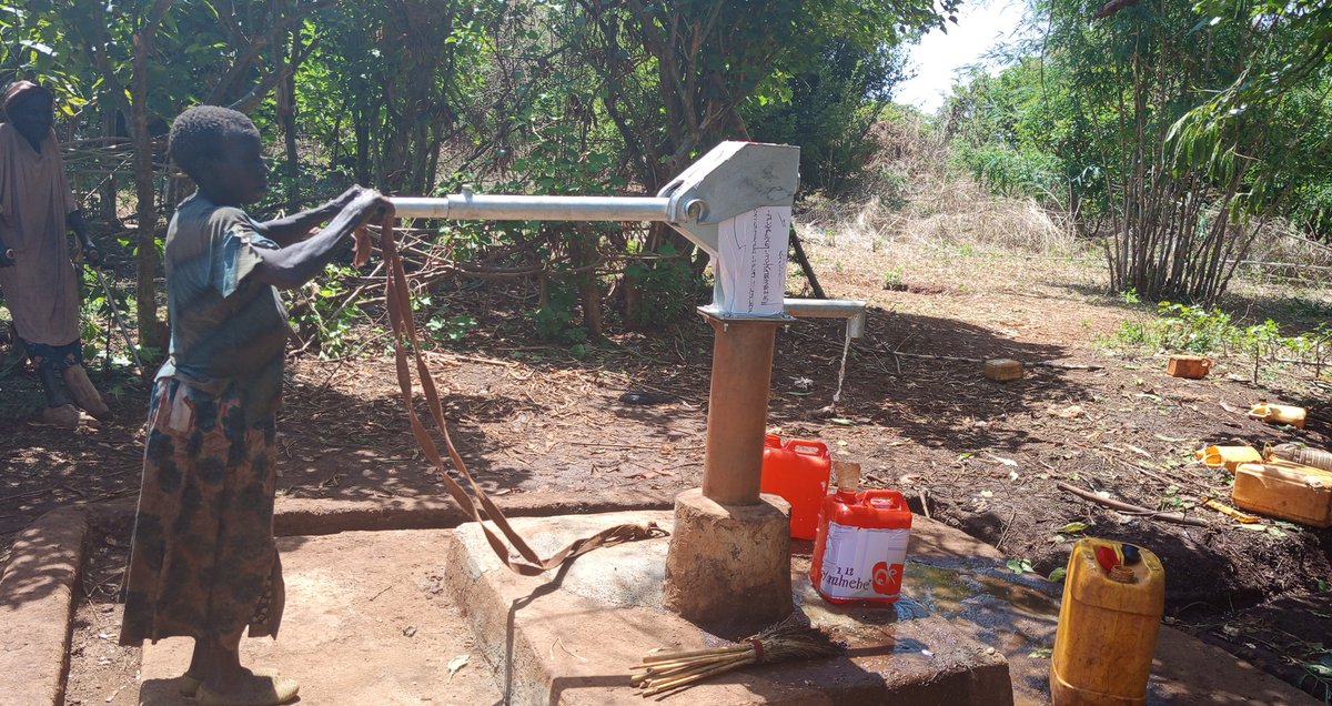 NRC_EAY's tweet image. Six different conflicts destroyed water points. Diseases began to spread. We rehabilitated 10 broken water sources in conflict-hit Mijyiga, #Ethiopia bringing clean water back to thousands & trained 70 people on how to manage water systems. #GermanFederalForeignOffice #GFFO 🇩🇪