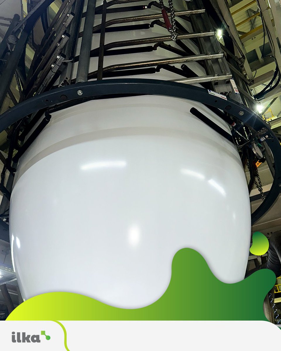 At ILKA Plastik, the extrusion machine enables plastic raw materials to be melted and precisely shaped with high accuracy.

İLKA Plastik’teki ileri teknoloji ekstrüzyon makine parkuru, plastik hammaddenin eritilerek yüksek hassasiyetle şekillendirilmesini sağlar.