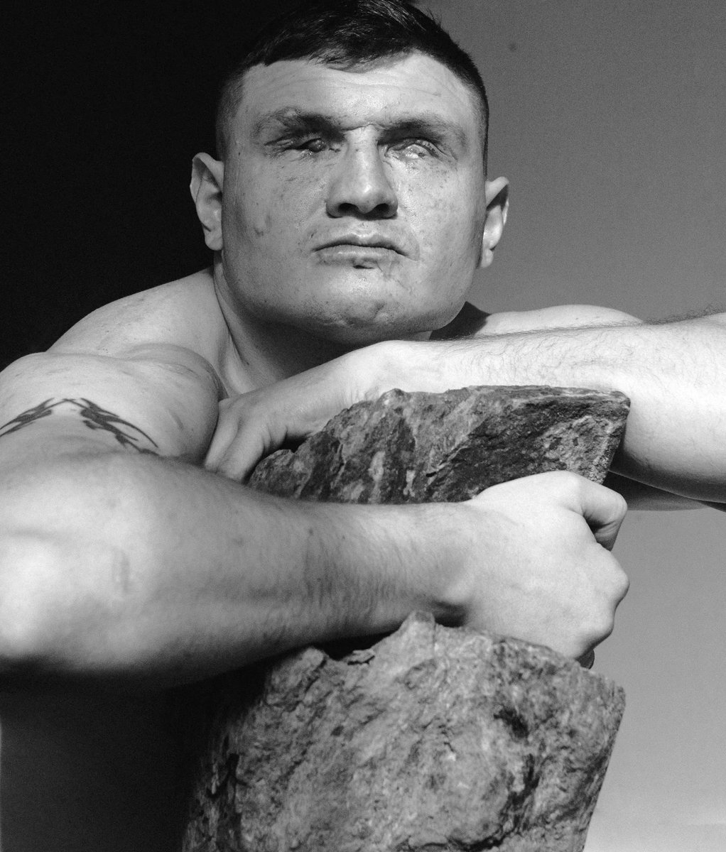 InUKRofficial's tweet image. Marta Syrko’s "Sculpture" celebrates the resilience of Ukrainian soldiers after sustaining severe injuries in war.