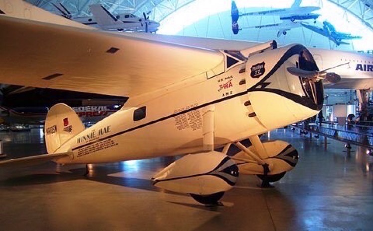 FXMC1957's tweet image. 22 July 1933. American pilot Wiley Post became the 1st person to fly solo around the World in 7 days, 18 hours and 45 minutes which was the then the fastest-ever around-the-world-trip. He used 2 new technologies: a primitive autopilot and a radio direction finder for navigation.
