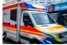 Taykra's tweet image. Einfach so!
Erschreckende Gewalttat in #Ulm: In Linienbus auf Teenager eingestochen - Mann in Psychiatrie. Ohne Vorwarnung soll der Mann (25) am Sonntagvormittag auf Kopf und Hals des ahnungslos im Bus sitzenden 16-Jährigen eingestochen haben. tag24.de/thema/messerat…