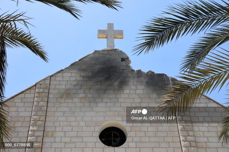 شدد الفاتيكان لجهته حيال #إسرائيل عقب ضربة طالت الكنيسة الكاثوليكية الوحيدة في #غزة، مندداً بمسؤولية الدولة العبرية عنه، في تباين صريح مع المواقف الدبلوماسية التقليدية للكرسي الرسولي.

u.afp.com/SYFF #فرانس_برس

✍️ <a href="/ClementMlk/">Clément Melki</a>