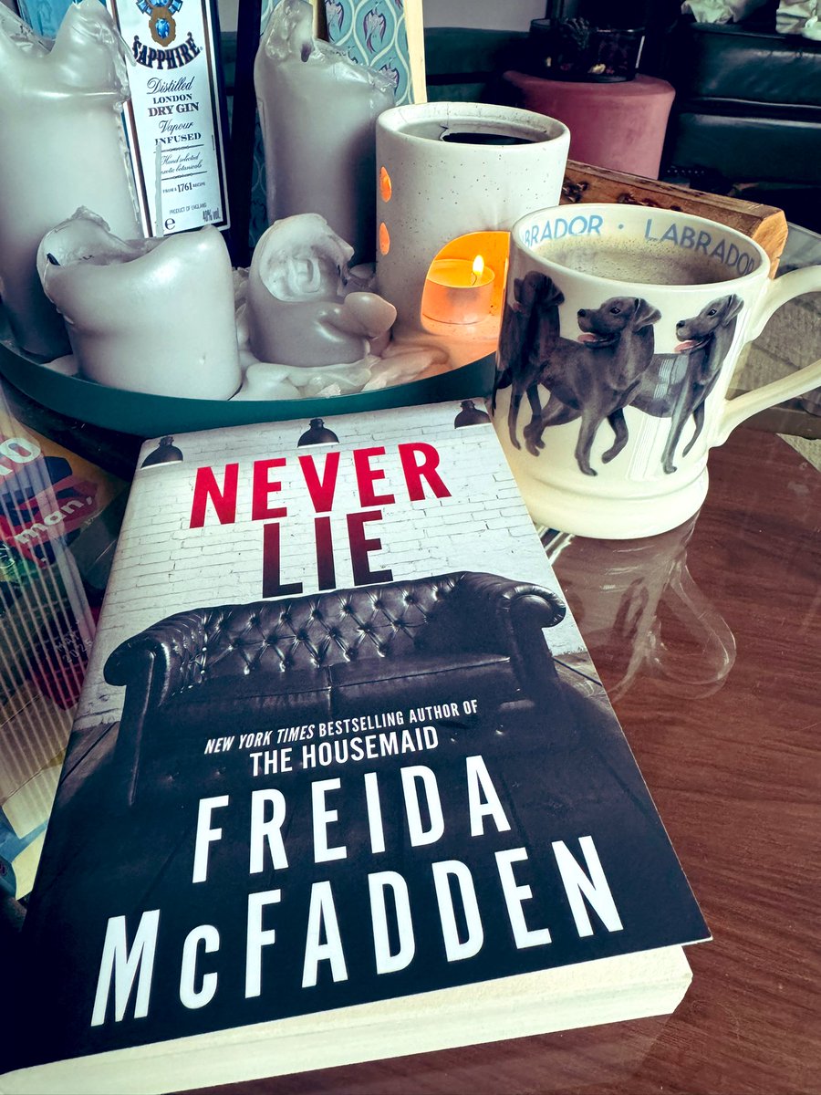A_ndrew_Reads's tweet image. I am still on annual leave and it’s a rainy day…only means one thing 🙊📚📖
