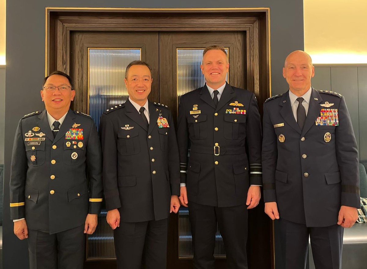 JASDF_PAO's tweet image. #内倉空幕長 は英国🇬🇧における国際航空宇宙軍参謀長等会議に参加し、 #RIAT25 を視察しました。
#空自 は今後も「欧州・大西洋及びインド太平洋の安全保障が相互に連関している」との認識の下、各国との防衛協力・交流に取り組んでまいります。🇯🇵🤝🇬🇧