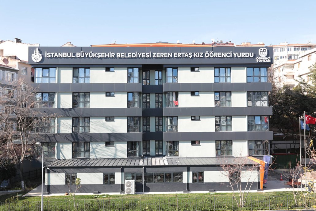 İBB Yurtları, yaz sezonunda staj, yaz okulu ve bütünlemeye kalan öğrencilere 2 öğün yemek dahil günlük 65 TL'ye hizmet verecek.