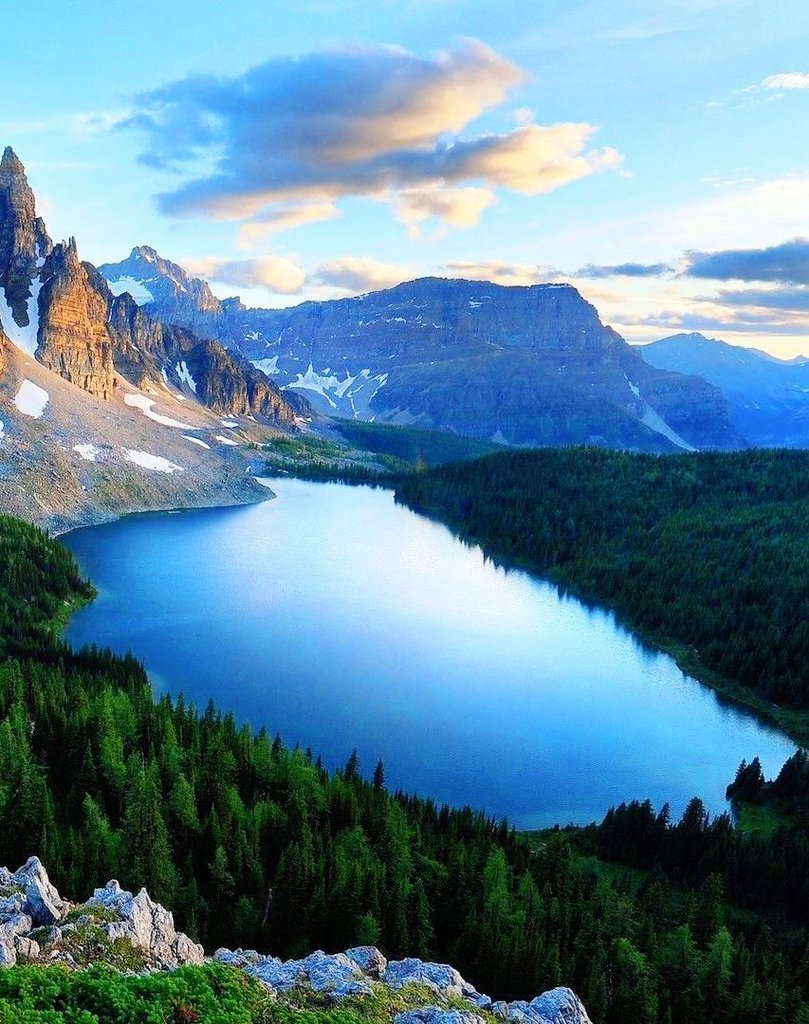 LoveSongs4Peace's tweet image. Beautiful blue day at the scenic Bow Lake in Banff National Park, Alberta, Canada ๐จ๐ฆ