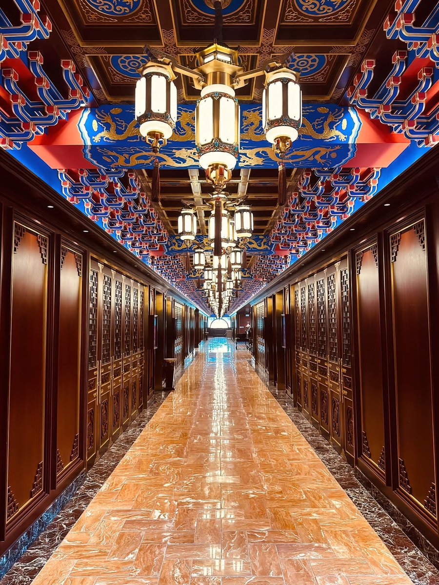 Sofia58788's tweet photo. Stillness has a form.
A courtyard. A koi pond. A way of life.

#Siheyuan #OrientalAesthetics #CourtyardCulture #KoiPond #PrivateCollector https://t.co/cgsHY8O7Y1