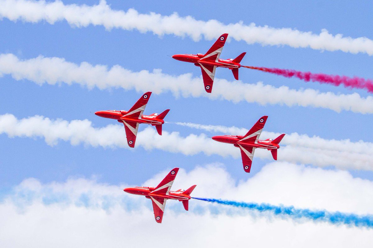 The photos from <a href="/airtattoo/">Royal International Air Tattoo</a> are gradually appearing at the end of my workflow. First up <a href="/rafredarrows/">Red Arrows</a>