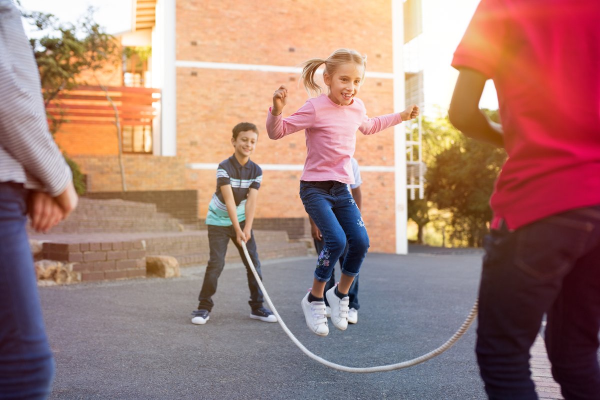 DCU's tweet image. Colm O'Donaghue @c_donnchadh97, PhD researcher @dcucomputing @dcu_shhp, spoke with @Barrscealta1 @RTERnaG, about the importance of physical literacy and physical activity during the summer months for children.
Listen here: launch.dcu.ie/4nYVOzK