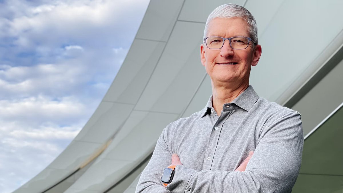 actuallyPanmauk's tweet image. why is everyone saying that @tim_cook is a bad CEO? without him we wouldn't have the iPhone X, AirPods, Apple Watch and the Vision Pro and i admit that the last one wasn't the best product but still he's one of the reasons Apple is a $3T company today