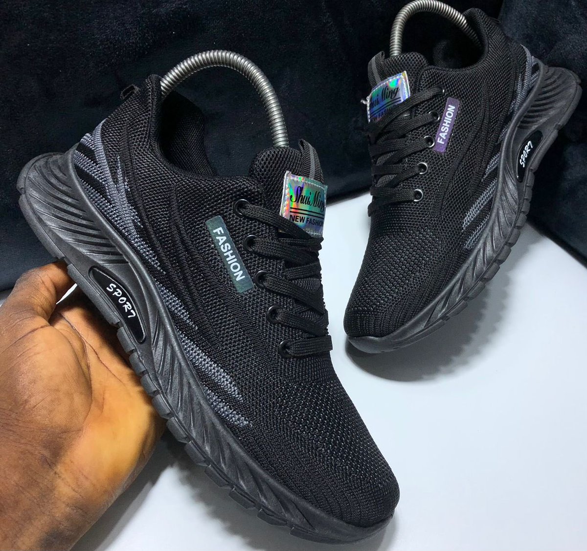 Labomcolectible's tweet image. High quality sport sneakers for men
Size 41-46
🏷️15,000 naira
📍Lagos with nationwide delivery