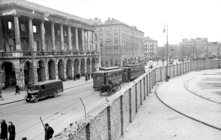 FXMC1957's tweet image. 22 July 1942. The systematic deportation of Jews from the Warsaw Ghetto to SS controlled German death camps began.