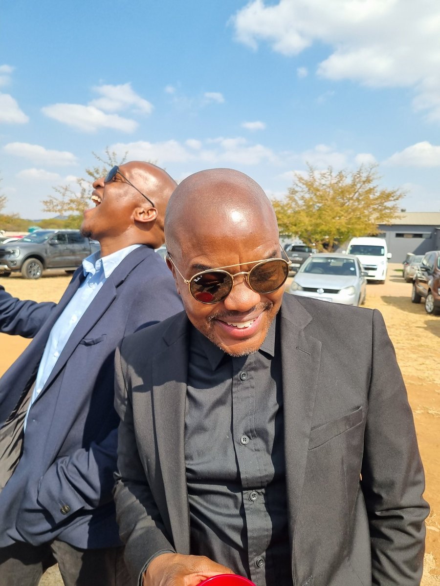 tsukirametse_'s tweet image. Mapara a ka  @Tebzolah and @TumiRametse . My bodyguards❤️