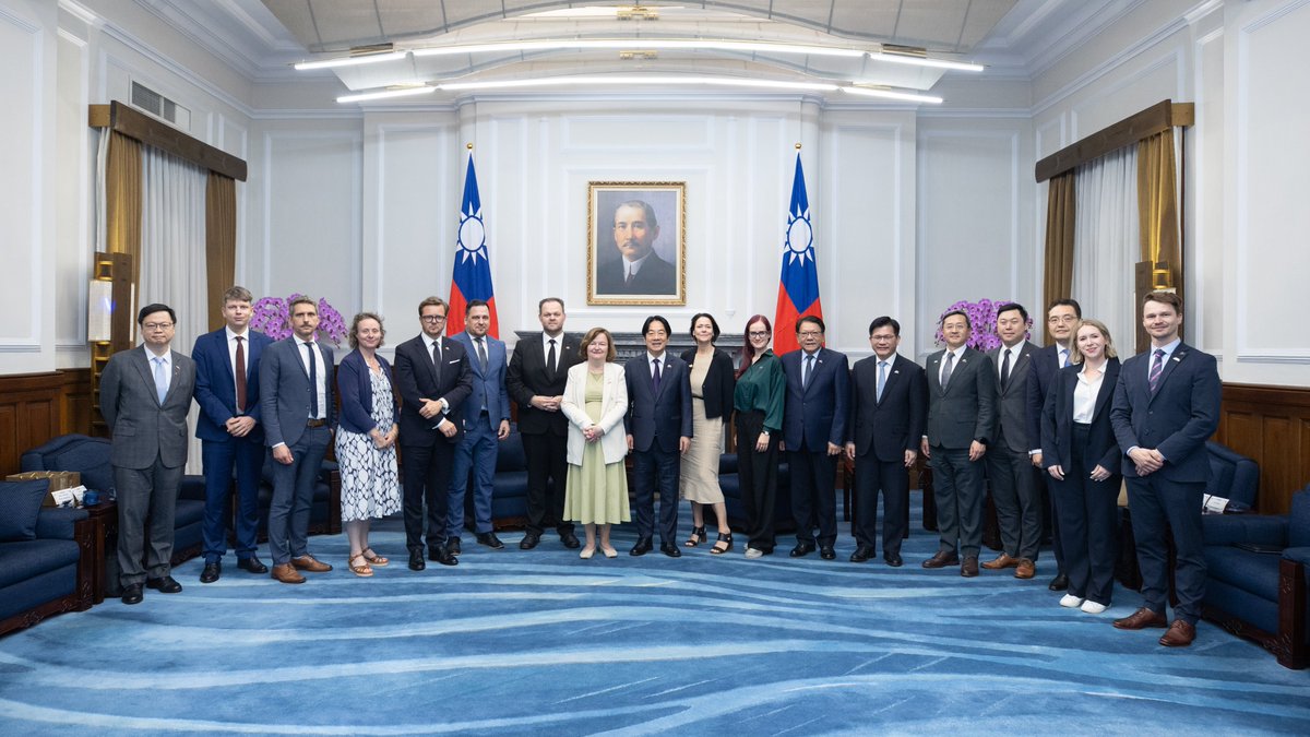 EP_Democracy's tweet image. In today’s @EP_Democracy visit to Taiwan, the delegation met President @ChingteLai .
MEPs reaffirmed joint commitment to strengthening societal resilience against shared threats to democracy. Democracy and freedom remain the cornerstone of the EU-Taiwan friendship.