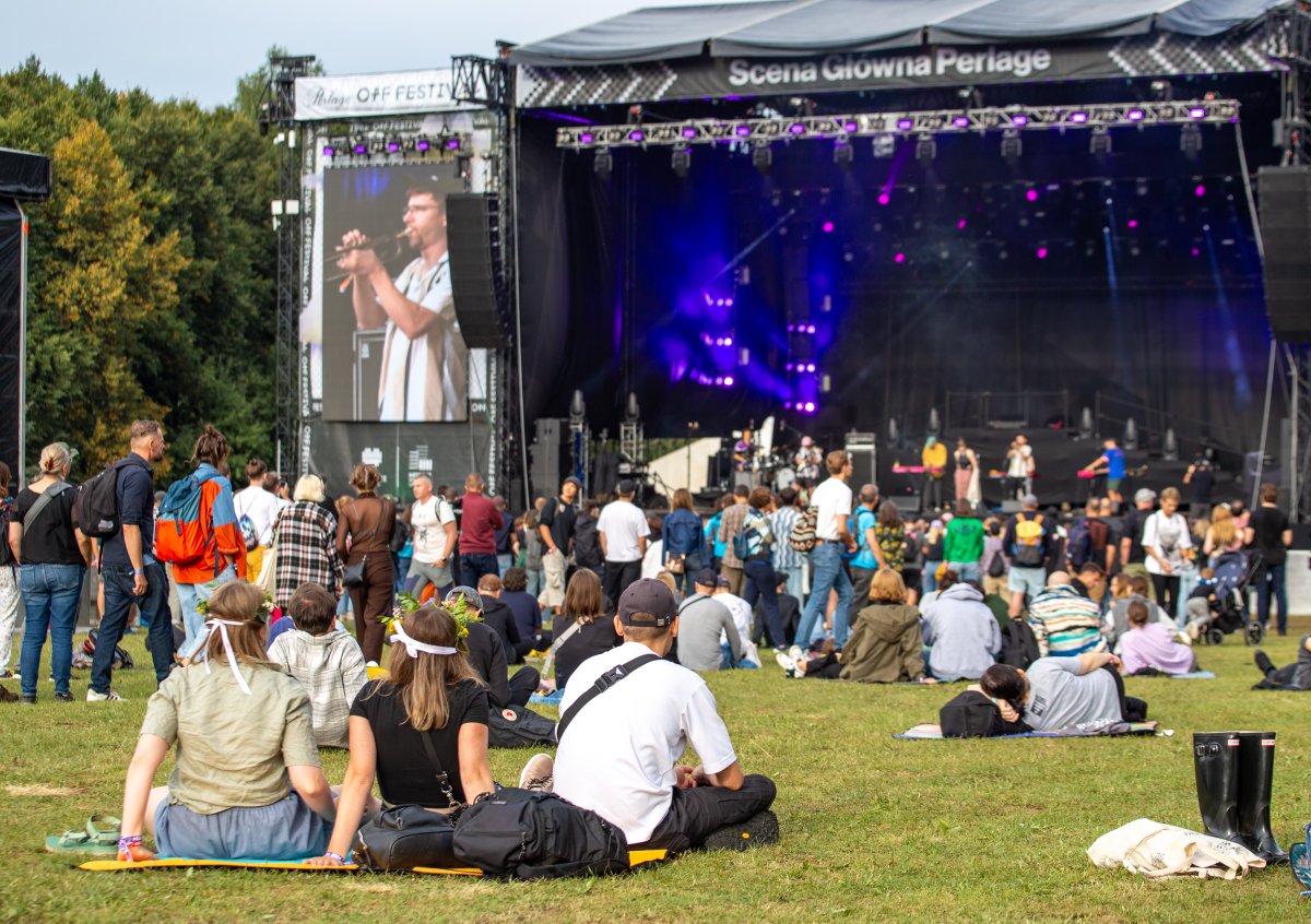 miasto_katowice's tweet image. OFF Festival nadchodzi! 🎸🎤Wywiad z Arturem Rojkiem znajdziecie w lipcowym numerze Naszych Katowic. 🗞️Oto fragment rozmowy.
Dlaczego od 1 do 3 sierpnia powinniśmy zameldować się na OFF Festivalu w Katowicach?
Artur Rojek: OFF to jeden z najważniejszych festiwali w Europie…