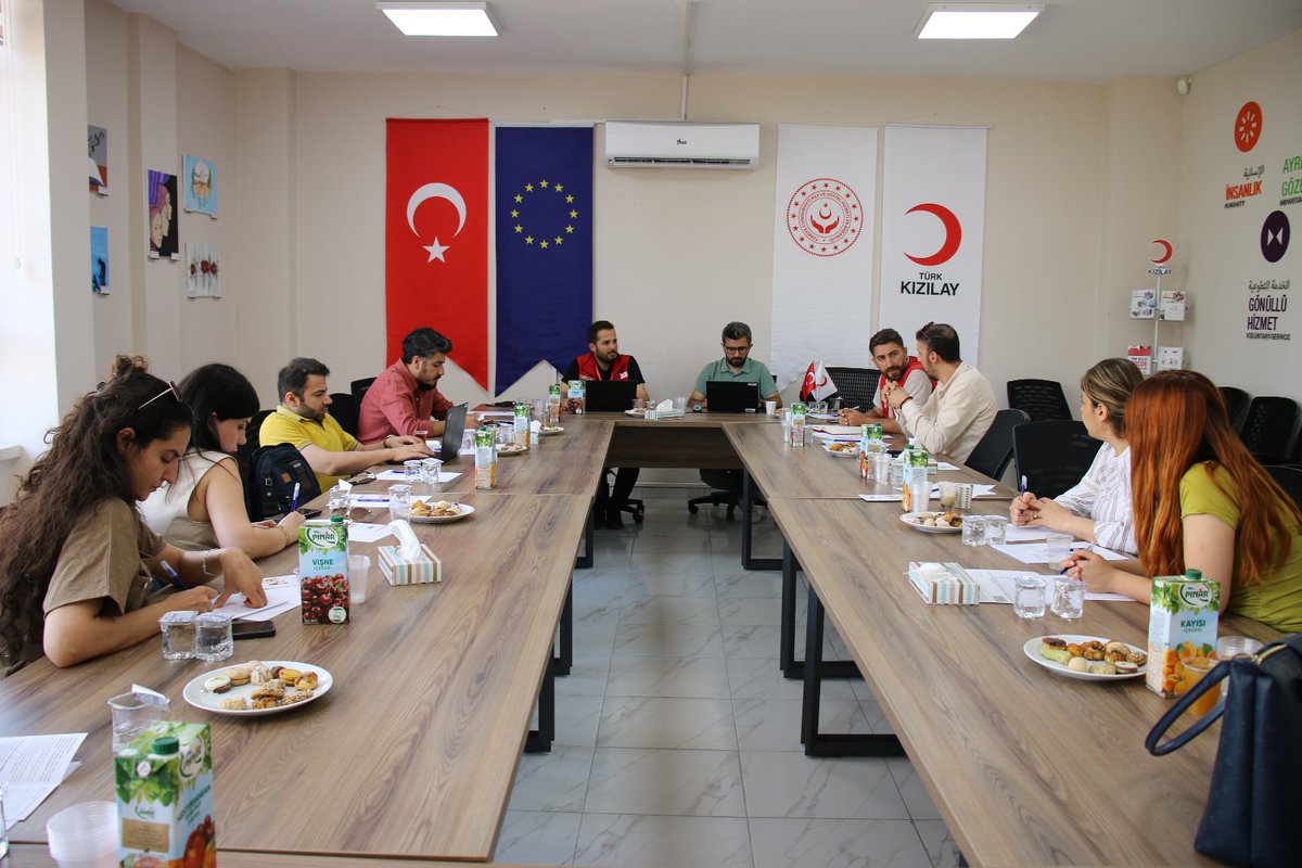 #Mardin Toplum Merkezi olarak, kamu kurumları ve sivil toplum kuruluşlarının katılımıyla gerçekleştirilen Vaka Yönetimi Grup Toplantısı’na ev sahipliği yaptık. Toplantıda, Mardin Toplum Merkezi Merkezimizin çalışmaları hakkında bilgilendirmeler gerçekleştirdik.