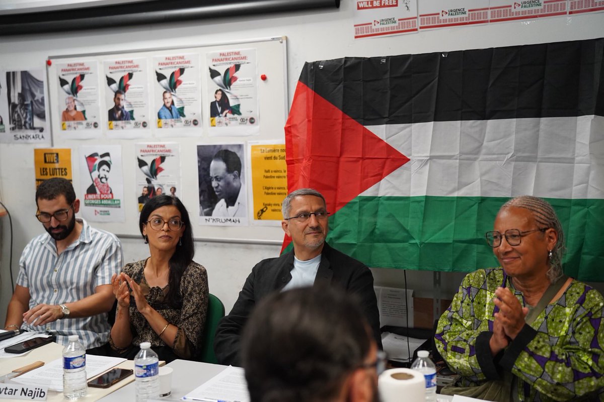 CoordinationCLS's tweet image. Moment fort de notre lutte à notre meeting unitaire "Palestine, Panafricanisme : convergences anticoloniales" dans le cadre de l'Espace Malcom X.
Un grand merci à nos invités de marque -Hatem Bazian, Augusta Epanya, Zeyad el Nabolsi et Kawtar Najib- et les groupes organisateurs.