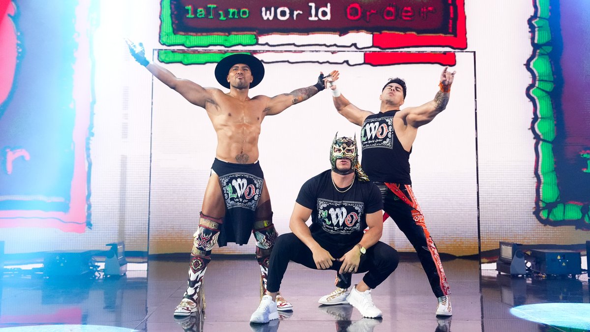 WWEespana's tweet image. 👊 @RaquelWWE y @roxanne_wwe son las nuevas Campeonas por Parejas, @wwesheamus ganó su combate, @Iyo_SkyWWE 🆚 @Steph_Vaquer acabó sin una ganadora y muchas superestrellas en el ring... ¡Y mucho más!
➡️Confirma los resultados y disfruta de los combates cuando te apetezca en…