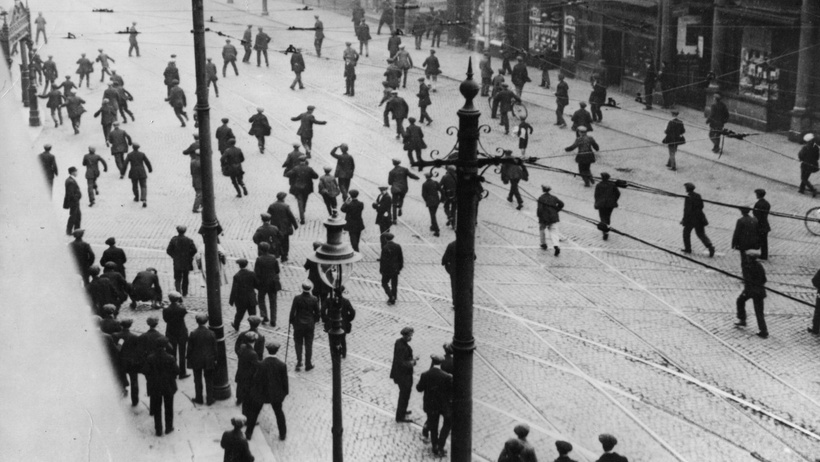 irelandbattles's tweet image. #OnThisDay 1920 Six catholics and four protestants are killed in riots in Belfast. Among the deceased were two ex-servicemen as well as Br. Michael Morgan, a Redemptorist monk who was shot by a British Army machine gun while walking through Clonard Monastery. #Ireland #History