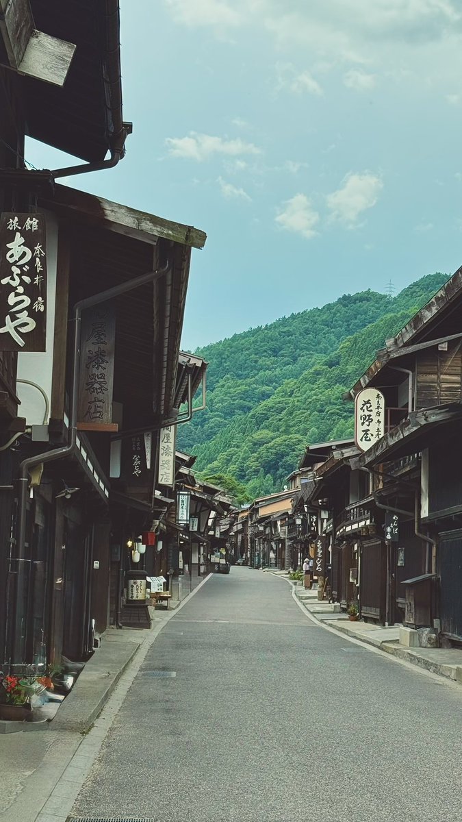 naoppe_snow's tweet photo. 今回の長野旅は💡
中山道の宿場町「奈良井宿」へ

木曽路随一の宿場といわれるこの町は、
江戸時代の建物が今も大切に残されていてタイムスリップした気分になるほど感動でした🥰 https://t.co/DOsJde6kgY