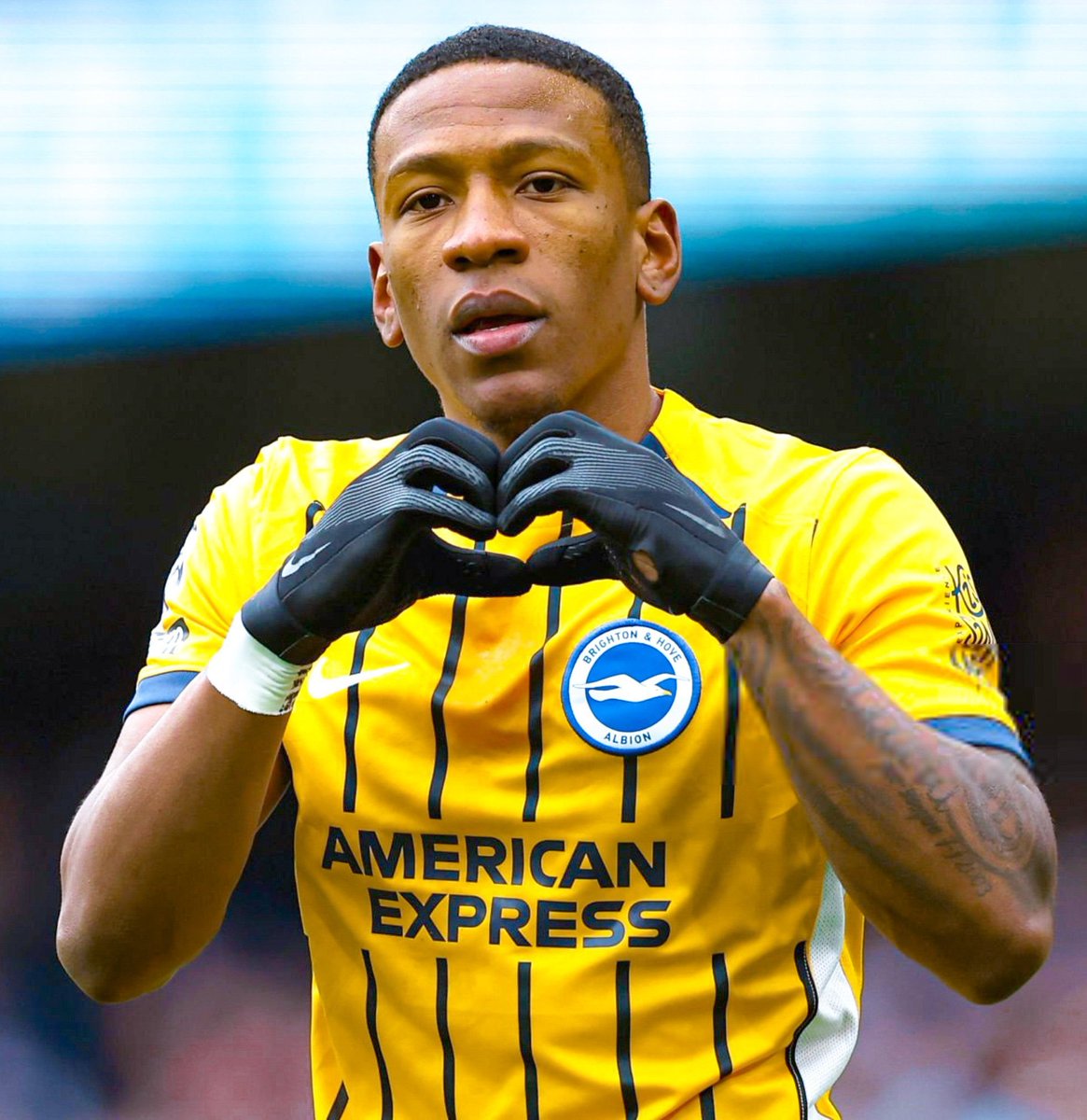 TransfersLlVE's tweet image. 𝗛𝗘𝗥𝗘 𝗪𝗘 𝗚𝗢: Pervis Estupiñán joins AC Milan! ❤️🖤🇪🇨
The deal is done with Brighton for a €19M fee.
