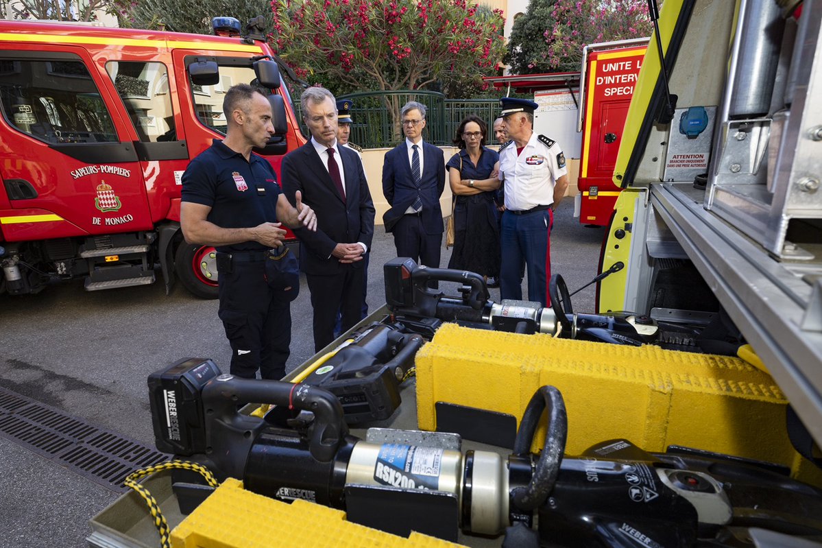GvtMonaco's tweet image. Le Corps des Sapeurs-pompiers de Monaco reçoit S.E. M. Christophe MIRMAND, Ministre d’État
Lundi 21 juillet 2025, après avoir prêté serment devant S.A.S. le Prince Souverain et avoir visité la Sûreté publique, S.E. M. Christophe MIRMAND, nouveau Ministre d’État de la Principauté…