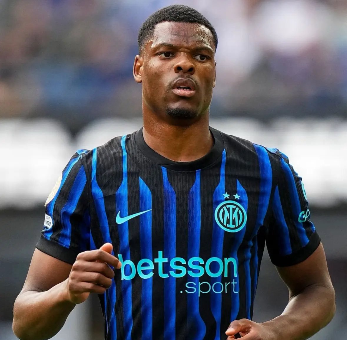 TransfersLlVE's tweet image. Hansi Flick wants Barcelona to sign Inter wing-back Denzel Dumfries following the arrival of Marcus Rashford.