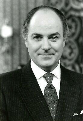 ClassicFilm2's tweet image. « Le théâtre populaire est celui qui touche le plus grand nombre. Pour les intellectuels de service, c'est souvent synonyme de vulgarité. Mais ils oublient que Molière ou Jean Vilar, ont fait du théâtre populaire et de qualité »
#MichelRoux 1929-2007✨🎂