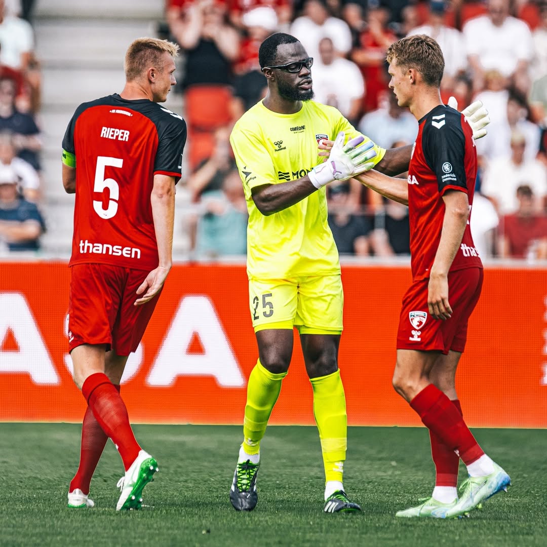 EnglishAbroad1's tweet image. 馃嚛馃嚢 Ovie Ejeheri made his debut for Fredericia at the weekend.
The goalkeeper joined the newly-promoted Danish top-flight side on loan from Midtjylland.
The 22-year-old spent spent 13 years as part of the Arsenal academy before making the move to Denmark last year.