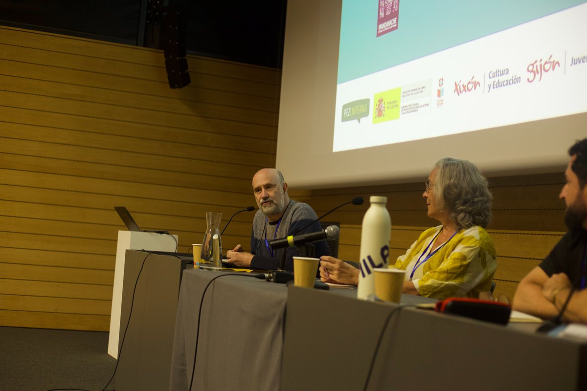 O 7 e 8 de xullo tivemos o pracer de participar 
en "Ya nadie lee: I Jornadas de mediación, lectura y jóvenes" celebrando os 15 anos de PezLinterna.

As bibliotecas escolares de Galicia formaron parte da mesa de proxectos institucionais de mediación lectora.
#Tecendoredes