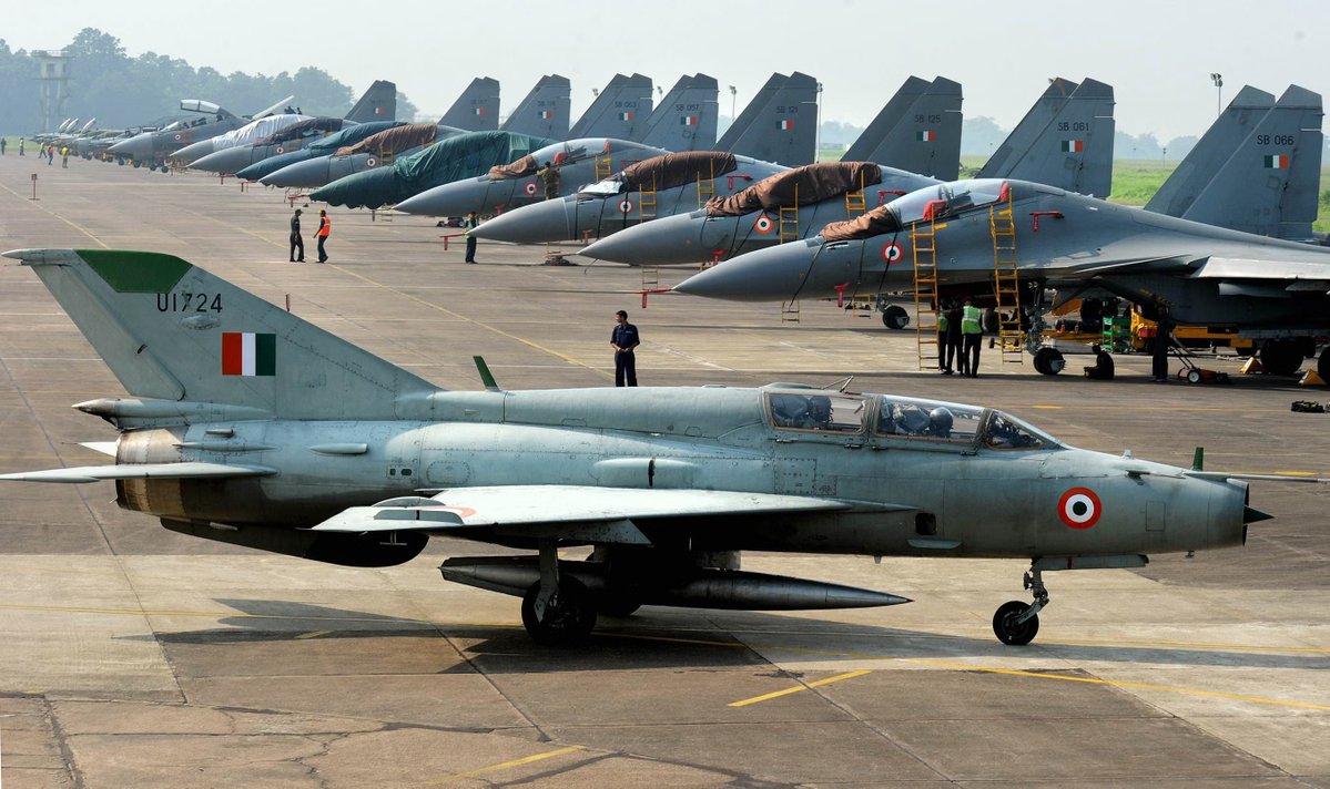 clashreport's tweet image. India Retires Its MiG-21 Jets After 62 Years
India’s legendary MiG-21 fighter jets, in service since 1963, will officially retire on September 19, 2025, with a ceremony at Chandigarh airbase.
Operated by the 23 Squadron “Panthers,” the MiG-21 played a role in every major…