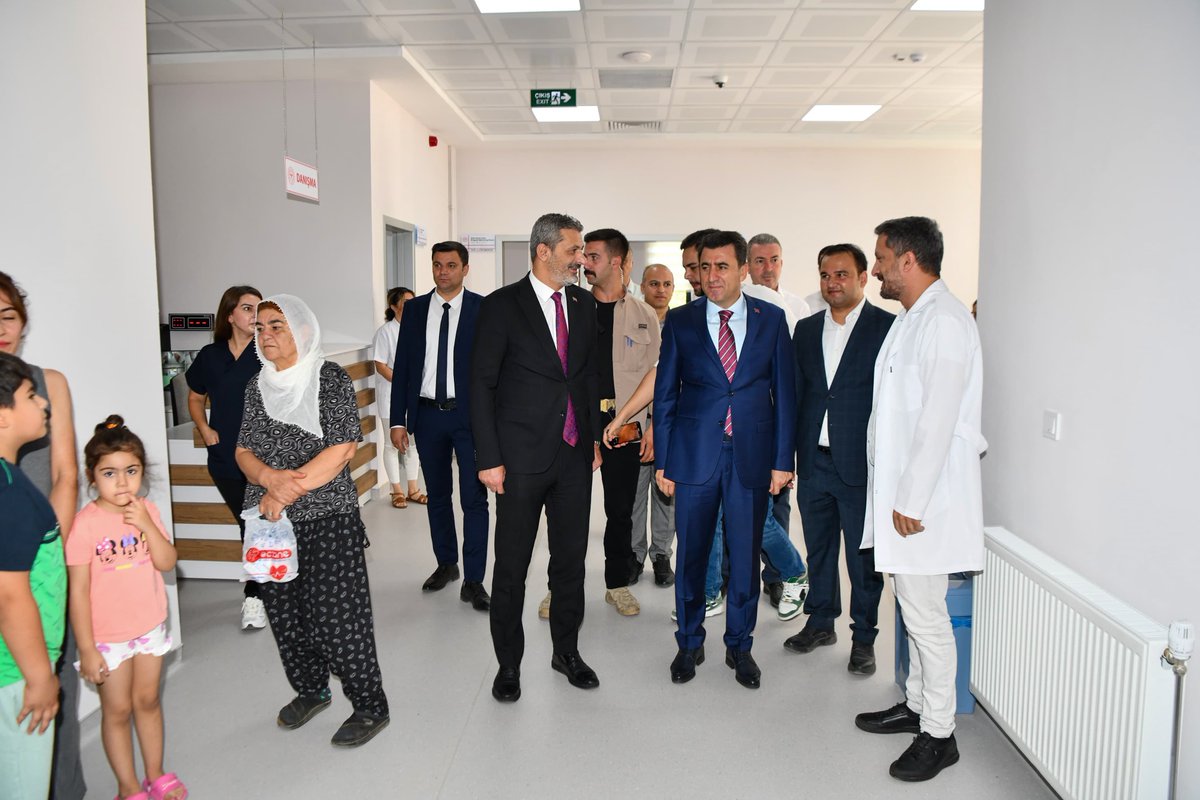 📍 5 No’lu Aile Sağlığı Merkezi ve 3 No’lu Acil Sağlık Hizmetleri İstasyonu Hizmete Başladı!

📌Valimiz Sayın Şefik Aygöl, ilimizin sağlık altyapısını güçlendirecek yeni yatırımları yerinde inceledi.

👨‍⚕️ İlk etapta 2 hekimle göreve başlayan 5 No’lu Aile Sağlığı Merkezi, yaklaşık