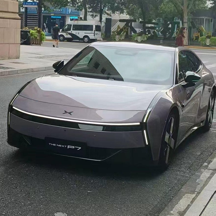 TychodeFeijter's tweet image. New Xpeng P7 - new photos - on the road
The new Xpeng P7 is one of the most interesting and pretty new Chinese electric fastback sedans. We have new photos showing various cars on the road and on a test track.
The size of the P7 has grown considerably compared to the outgoing…