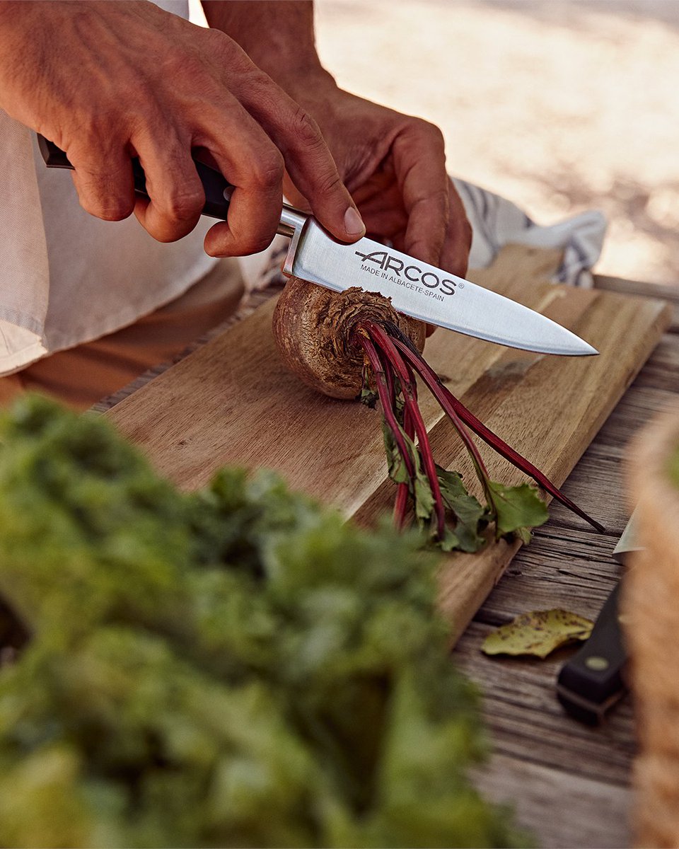 Los cuchillos adecuados no solo cortan: cuidan la textura, el sabor y la calidad de cada alimento❤️ Descubre cómo marcan la diferencia:  arcos.com/es_ES/?utm_sou…