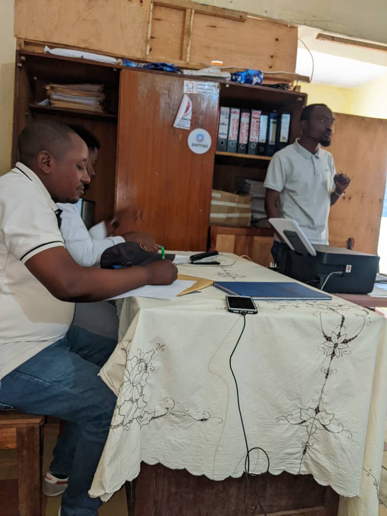 Approche #DIRO (Développement Institutionnel et Renforcement Organisationnel), ce 16/07 à Bukavu, #COSUSAid a réalisé une séance de renforcemt d capacités des membres sur la gouvernance de la #MUSOSA (Mutuelle de Solidarité Santé) ainsi que les déterminants sociaux de la santé.