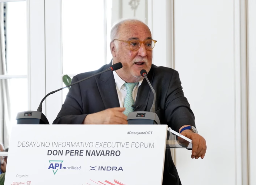 "Sin las asociaciones de víctimas y sin la sociedad civil, no podríamos estar donde estamos" reconoce y agradece Pere Navarro con respecto a la reducción de la siniestralidad 

<a href="/DGTes/">Dir. Gral. Tráfico</a> <a href="/IndraCompany/">Indra</a> #APIMovilidad #DesayunoDGT
