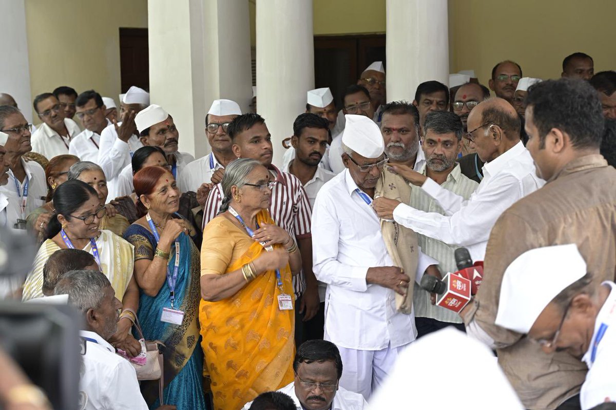 PawarSpeaks's tweet image. खासदार निलेश लंके यांच्या मतदारसंघातील निवृत्त शिक्षकांच्या शिष्टमंडळाने आज दिल्लीतील निवासस्थानी सदिच्छा भेट दिली. यादरम्यान निवृत्तीवेतन, आरोग्यविमा, शिक्षक कल्याण निधी व अन्य शैक्षणिक मागण्यांवर सविस्तर चर्चा झाली. निवृत्त शिक्षकांच्या सर्व प्रश्नांचा योग्य तो पाठपुरावा केला…
