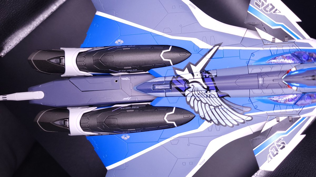 The VF-31 series probably have my favorite fighter modes