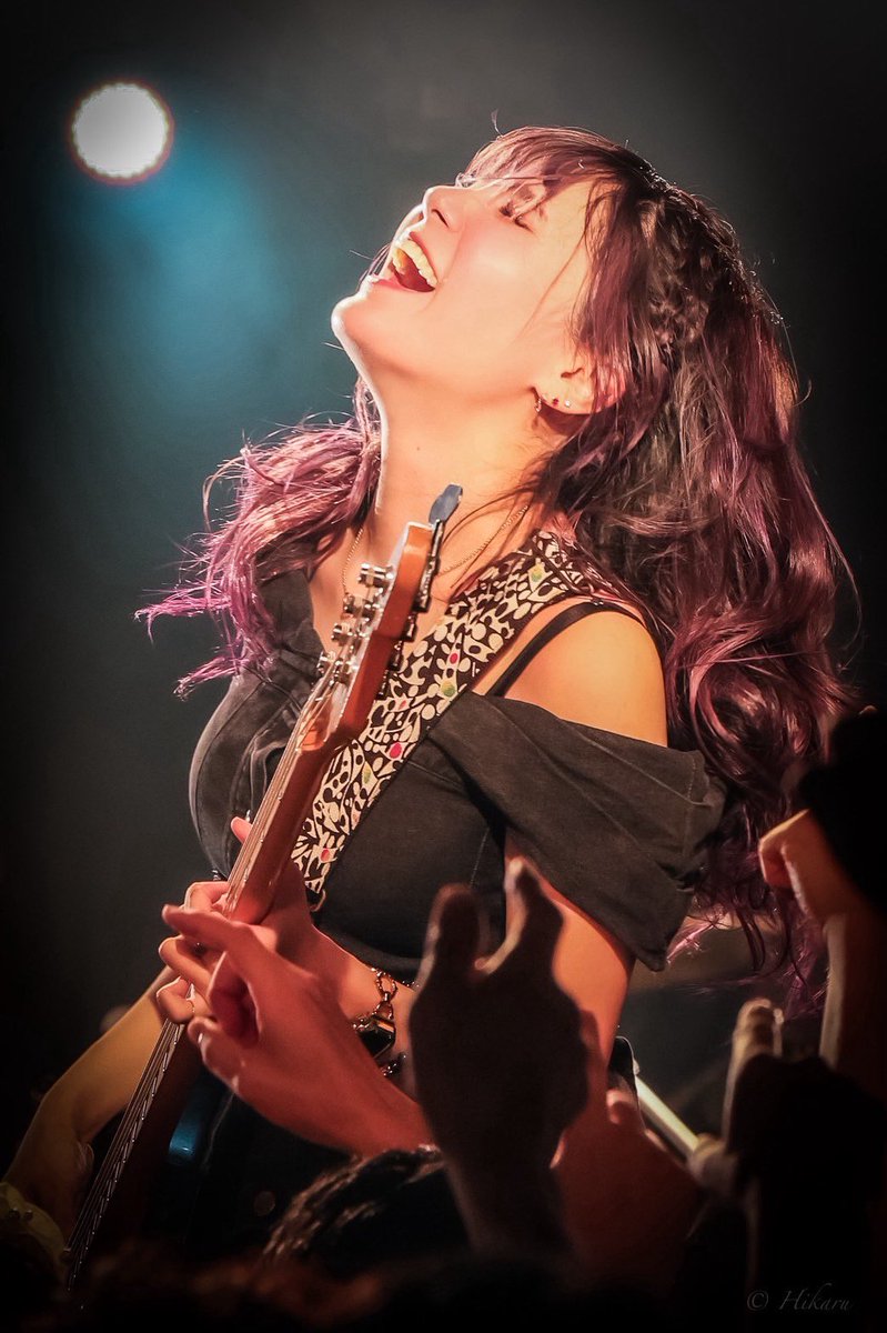 本日、HAPPY BIRTHDAY TO ME🎂

日頃支えてくれる皆さまや仲間達のおかげで、年々人生が幸せで満ちています。感謝！！

以前の私はライブでこんないい表情できなかったんじゃないかな。

まもなく、新章開幕の気配あり。これからもRosana:mihoをよろしくお願いいたましす🔥