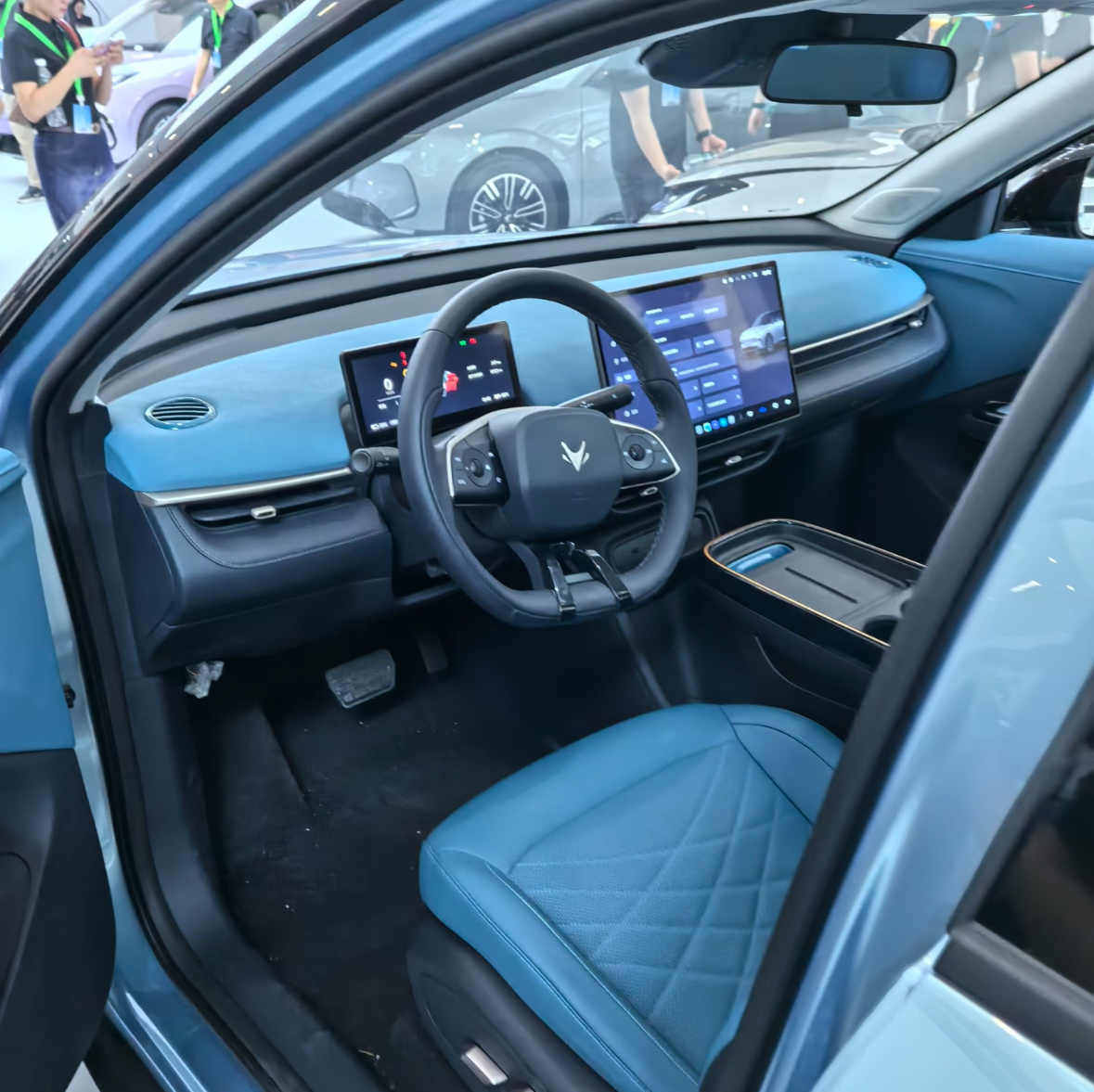 TychodeFeijter's tweet image. ArcFox T1 electric hatchback for China - new photos - at the event
ArcFox is a Chinese EV brand owned by BAIC. The ArcFox T1 is a new electric hatchback with a sharp and sporty design. We have new photos of several cars at a dealer event.
IT had a light bar at the front,…