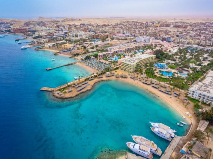 Fathi__tr's tweet image. اليوم مسافر الغردقة عشان أغير جو وأشحت السياح
وكمان عشان أقابل خطيبتي ريم وأخليها تشحت معايه
عشان نوفر حق الشقة والمهر ونتقوز وأجيبها معايه لسينا ونخلف ونعيش حياتنا بحب ووئام ❤️
وتقول لي تعالا يا فتحي يابو عيالي عملت لك فطير مشلتت إنما ايه بياخد العقل 🥸