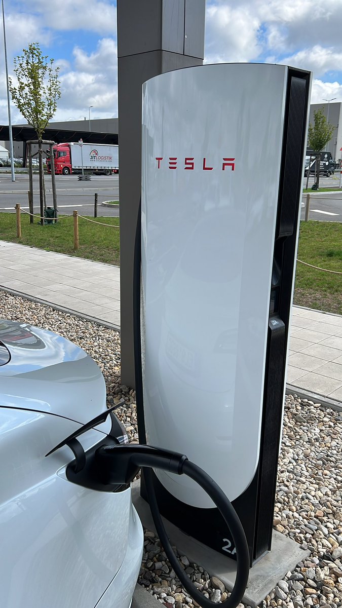 panTelocvikar's tweet image. 280 km za námi a kafe zatím jenom v mekáči, kde jsme snídali, tady totiž žádný kafe není. To mi nikdo neřekl, že mám koupit ještě cestovní kávovar. 😱❌(Vlákno speciálně pro @GabazeSudet 😂)