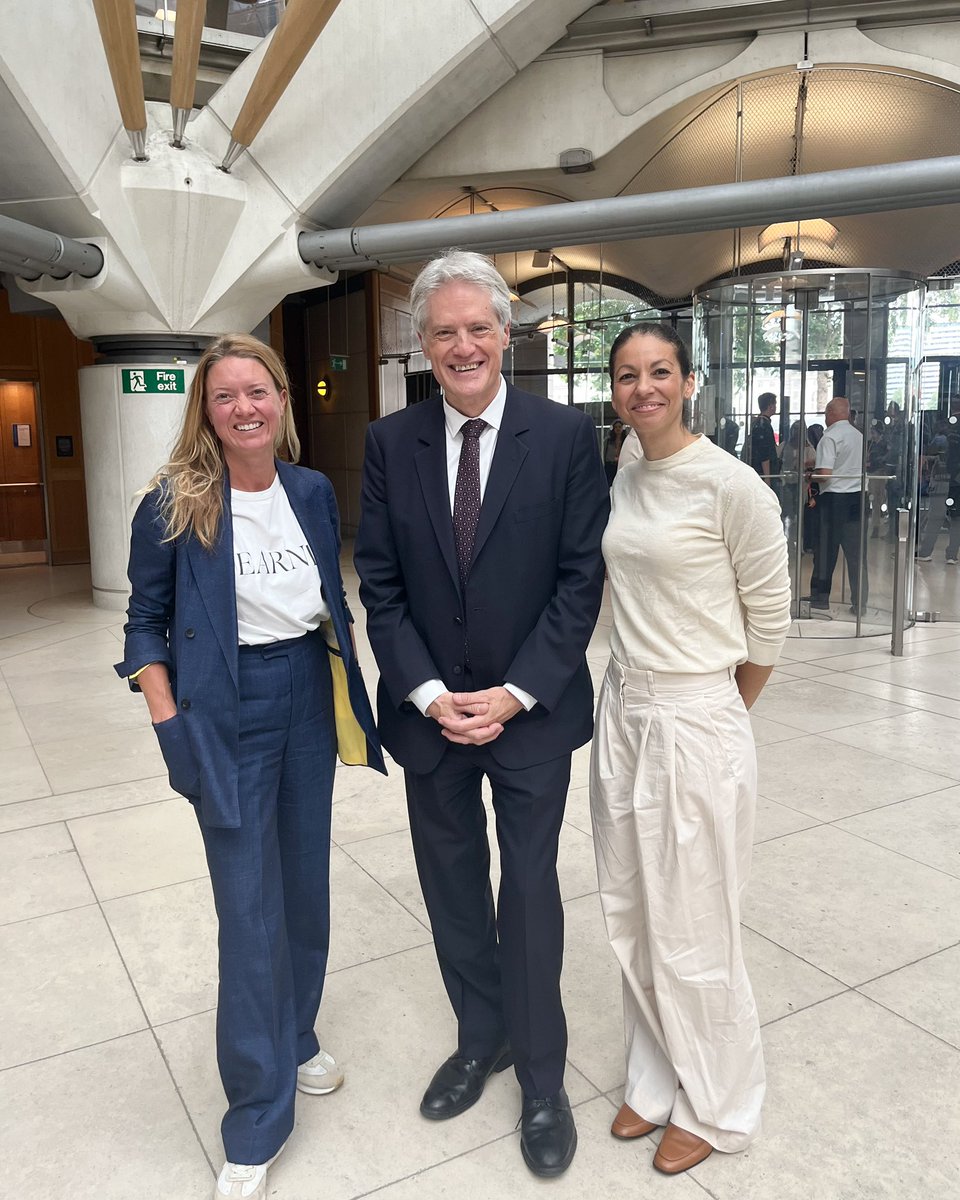 ChelFulhamBen's tweet image. Cheering to hear from Lauren & Lavina from @Earnt_Official how they reward volunteers for local good causes, incl. Chelsea primary school, with top experiences & VIP treatment from leading brands. Would-be volunteers, brands or good causes, see here: earnt.co.uk