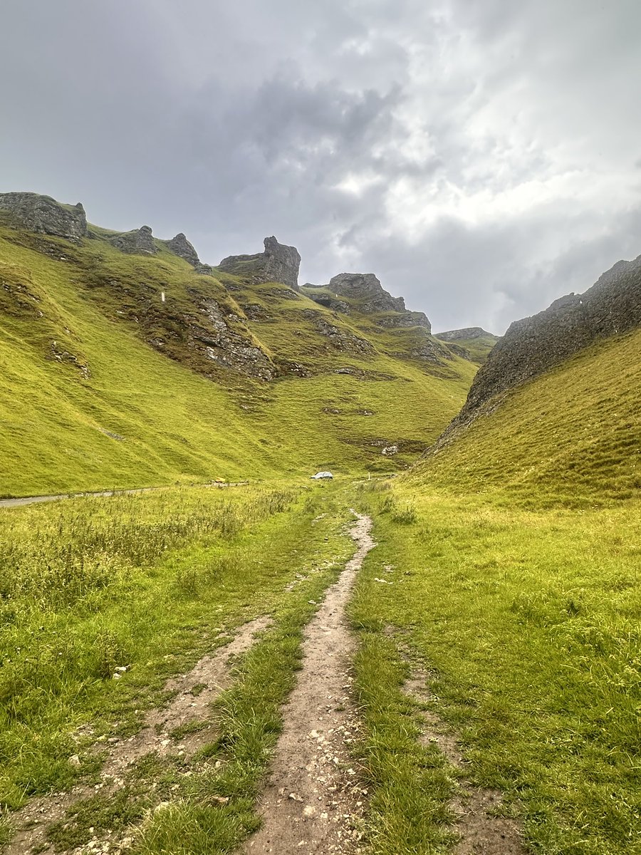 cricketaakash's tweet image. At the Winnats Pass in Peak District. Bahut sundar 😍 #AakashYatra