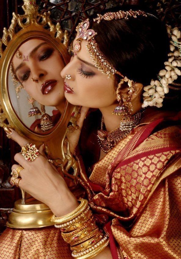 shakti_divine_'s tweet image. &amp;gt; Timeless elegance in every avatar  Rekha, the queen of versatility.
From classic grace to bold charm, she owns it all. ✨👑 #Rekha #90sIcon