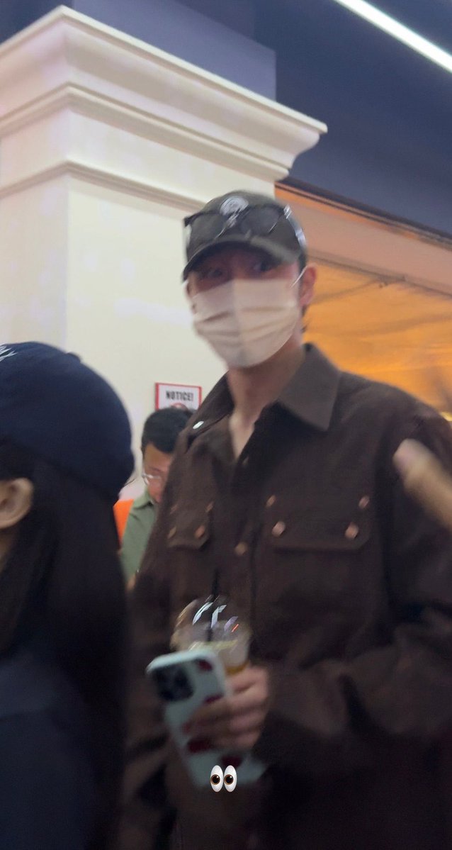 leejaewookstyle's tweet image. Ahn Hyoseop mentioned Rowoon & Jaewook
rough trans:
“I don't have any celebrity friends..
Rowoon Lee Jaewook they are not celebrities ㅋㅋㅋ
(they’re) just kids”
Rowoon & Jaewook spotted at Ahn Hyoseop’s movie premiere “Omniscient Reader: The Prophet”
#이재욱 #LeeJaeWook