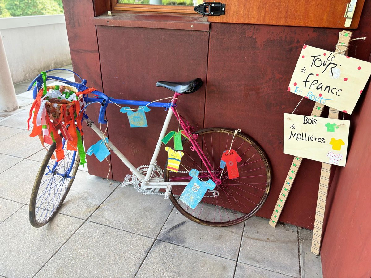 Angers's tweet image. // #GrandiràAngers // Angers accueille le lundi 28 juillet 2025 l’arrivée de la troisième étape du Tour de France Femmes 🚴♀️
Les enfants scolarisés sur Angers préparent l’événement depuis plusieurs semaines lors des TAP☀️
Pour plus d'informations 👇
angers.fr/vivre-a-angers…