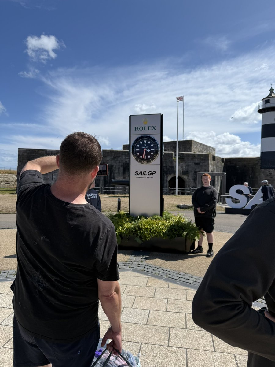 UrbondYDP's tweet photo. What a fun weekend we had on the seafront! ⛵️

A big thank you to @AndrewSimpsonFo for inviting to come along to the amazing sailing activities you hosted for young people. 

We then headed over to @sailgp to watch the race and enjoy music from the great @petetong https://t.co/jn50EipDgR