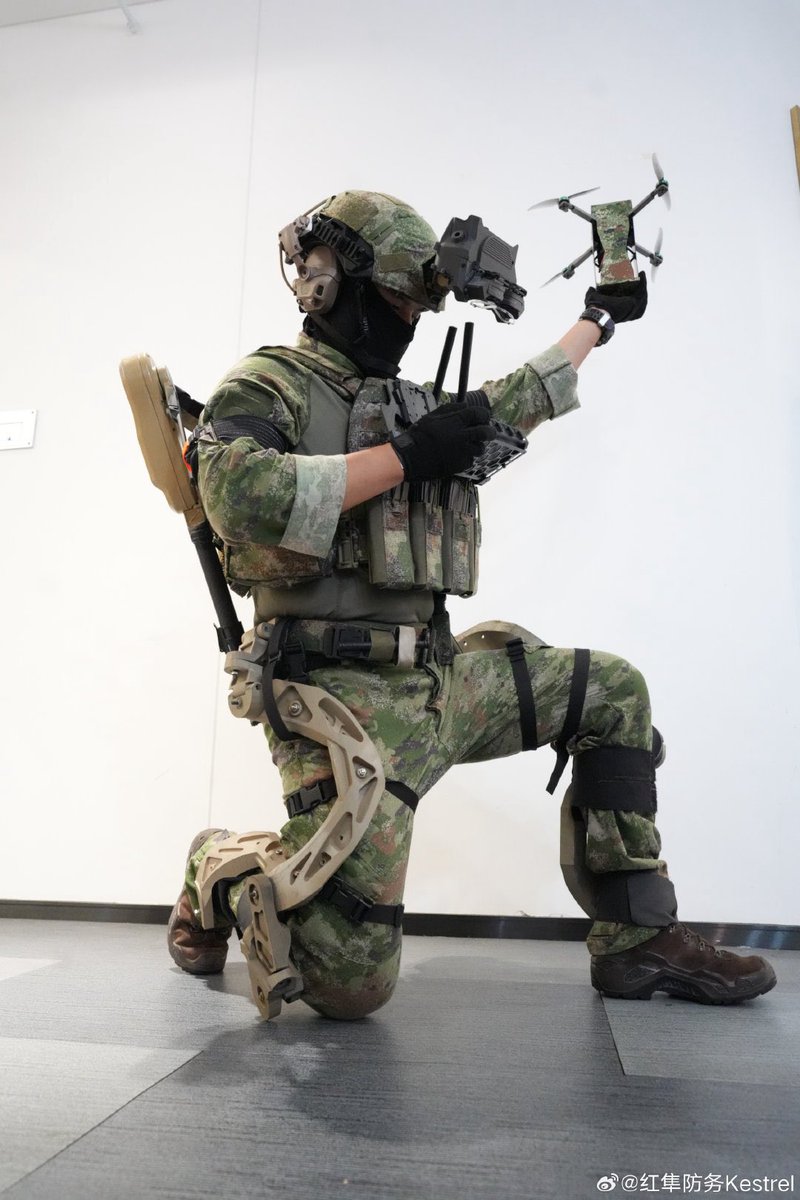 zhao_dashuai's tweet image. Future Chinese digitized super soldier.
Powered exoskeleton with augmented reality combat system linked to drones.
All knowing, all seeing situational awareness coupled with superhuman strength.
