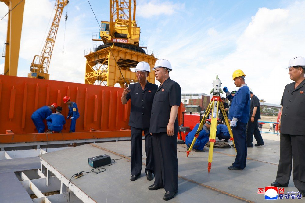 Fekerfanta's tweet image. 🇰🇵⚓️ Corea del Norte comienza la construcción de su 3º destructor clase Choe Hyon.
Se prevé que sea terminado el 10 de octubre de 2026, aniversario del Partido del Trabajo de Corea.